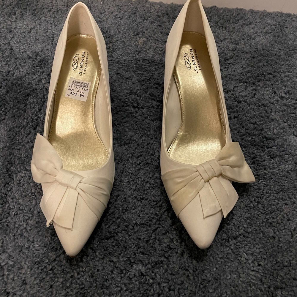 Wedding shoes in white size 6 1/2